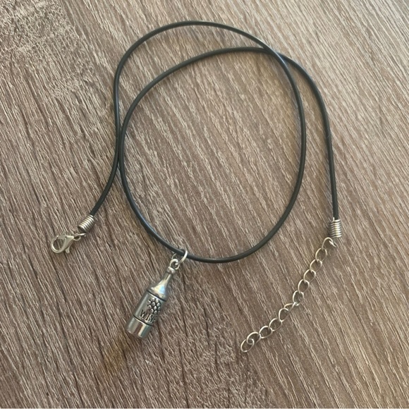 Vintage Y2K Charm on new Chain - UpCycled 90’s Jewelry - Wine Bottle Necklace - Picture 4 of 7